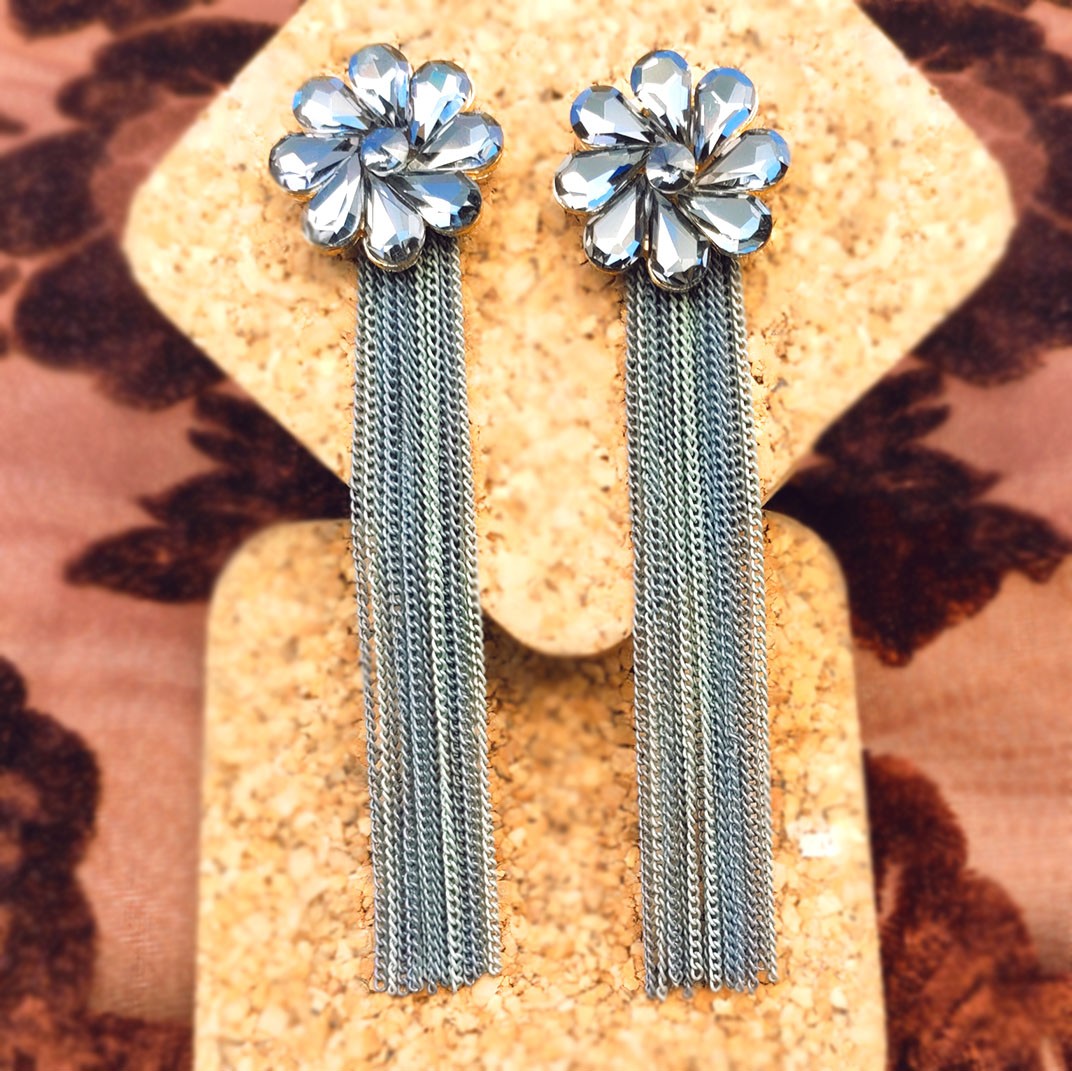 Grey Statement Earing with Stone 