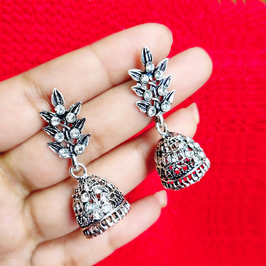 Silver stone leave line jhumka